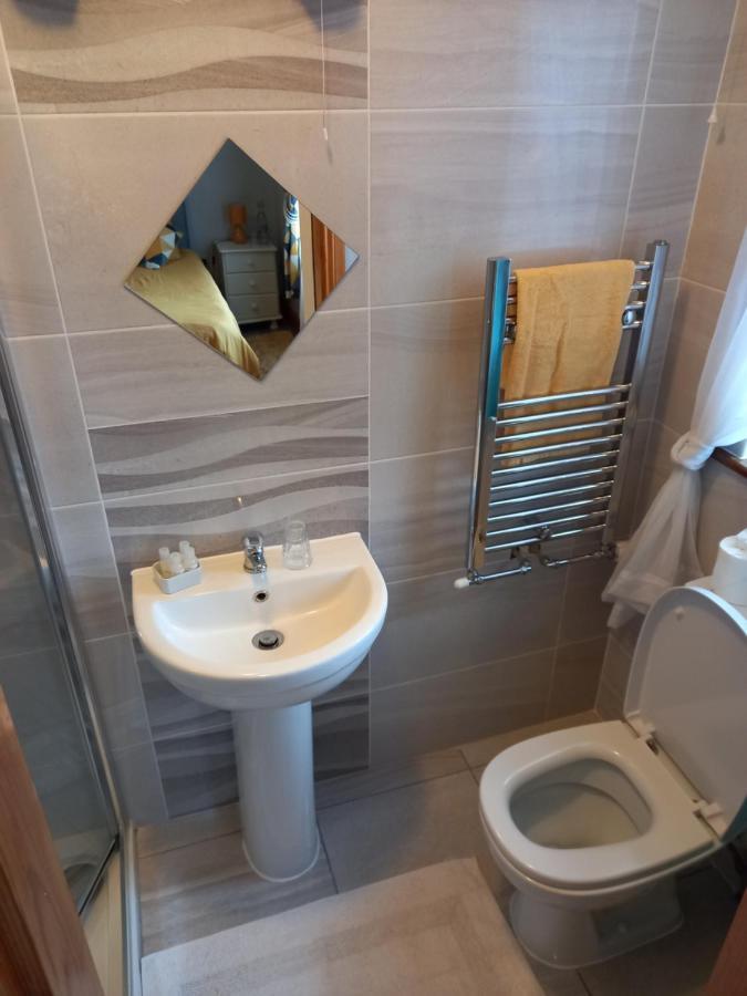 A New U Country Cottage Clynacartan Екстер'єр фото