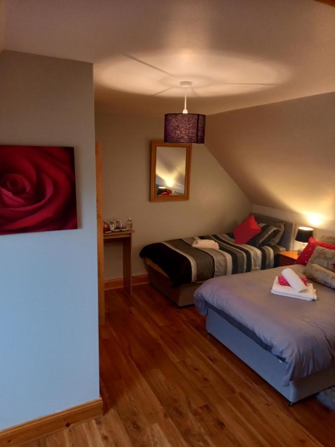 A New U Country Cottage Clynacartan Екстер'єр фото