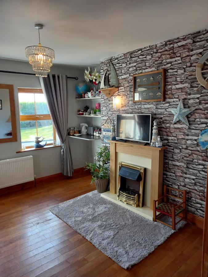 A New U Country Cottage Clynacartan Екстер'єр фото