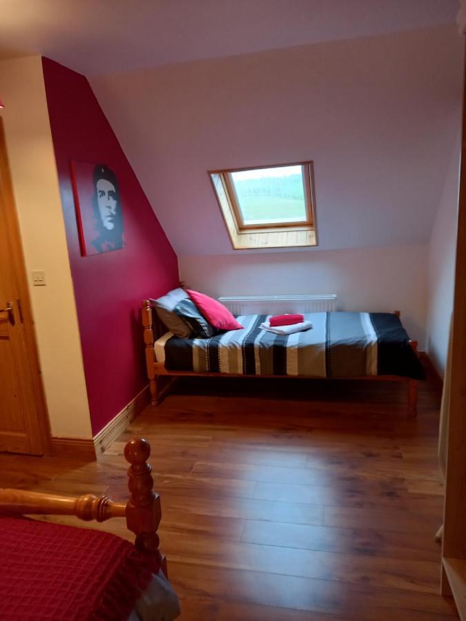 A New U Country Cottage Clynacartan Екстер'єр фото