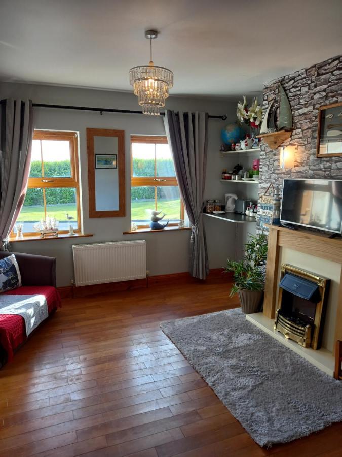 A New U Country Cottage Clynacartan Екстер'єр фото