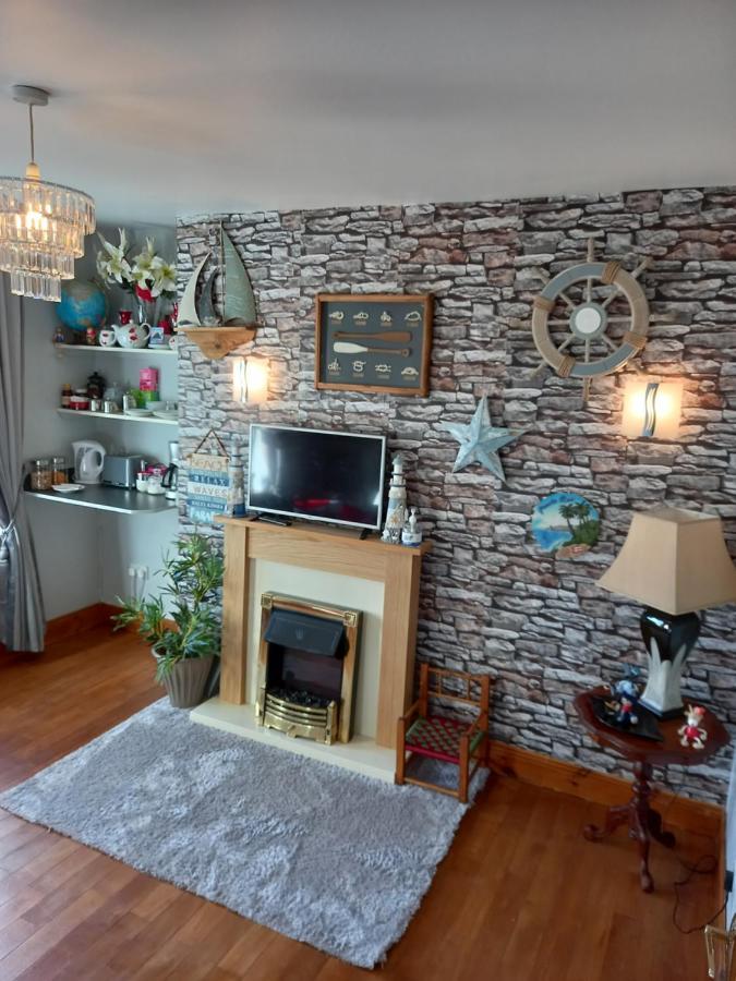 A New U Country Cottage Clynacartan Екстер'єр фото