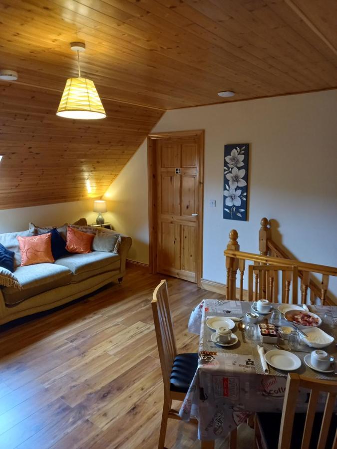A New U Country Cottage Clynacartan Екстер'єр фото