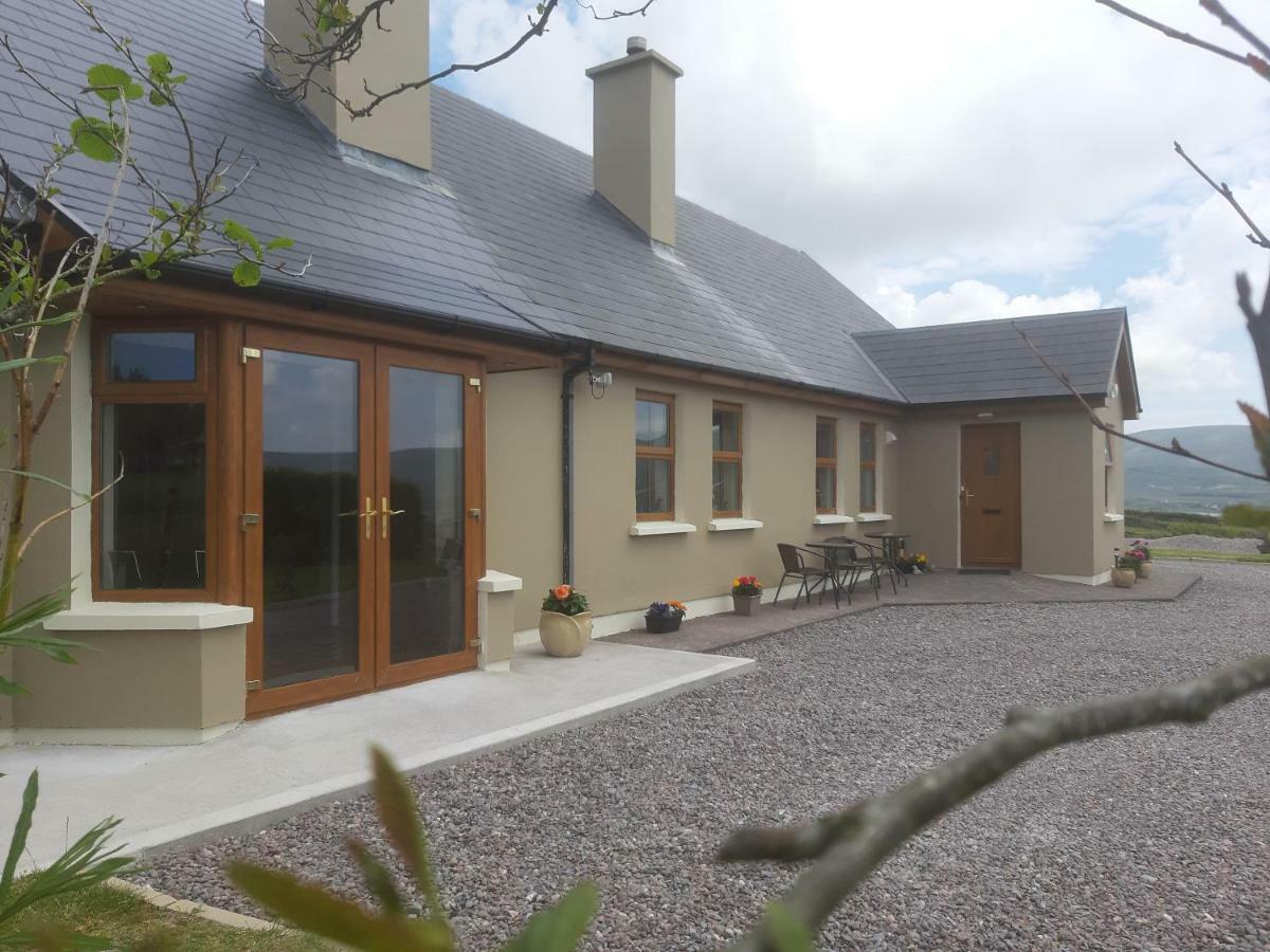 A New U Country Cottage Clynacartan Екстер'єр фото